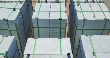 咸阳 芝麻白花岗岩5公分地铺石 花岗岩厂家工厂装车日常