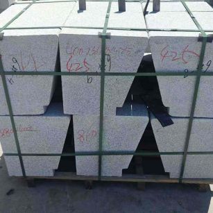 咸阳 芝麻白异形坐凳，石凳