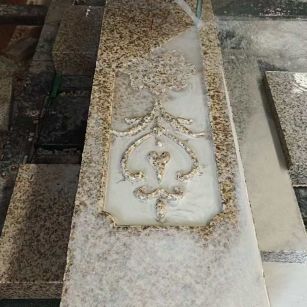 咸阳 黄金麻花岗岩异形加工雕刻栏杆大柱