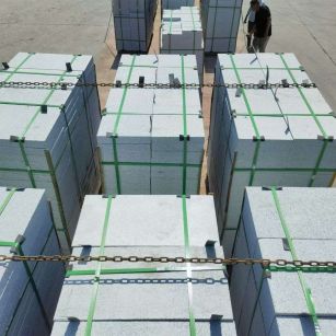 咸阳 芝麻白花岗岩5公分地铺石 花岗岩厂家工厂装车日常