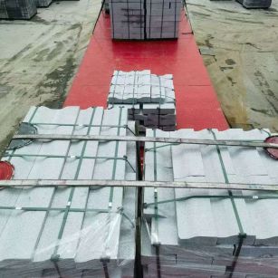 咸阳 芝麻白仿形加直形路沿石出货日常