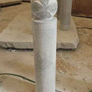 咸阳 芝麻白花岗岩石材挡车石柱、停车柱、圆柱挡车柱、方柱挡车柱等