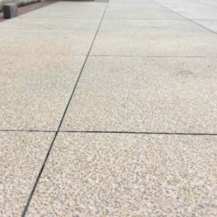 咸阳 黄金麻花岗岩石板材荔枝面地面铺装效果