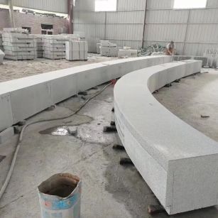 咸阳芝麻白花岗岩石板材 园林光面弧形坐凳