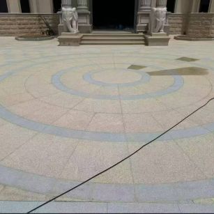 咸阳 黄金麻芝麻灰花岗岩石材地铺拼接效果