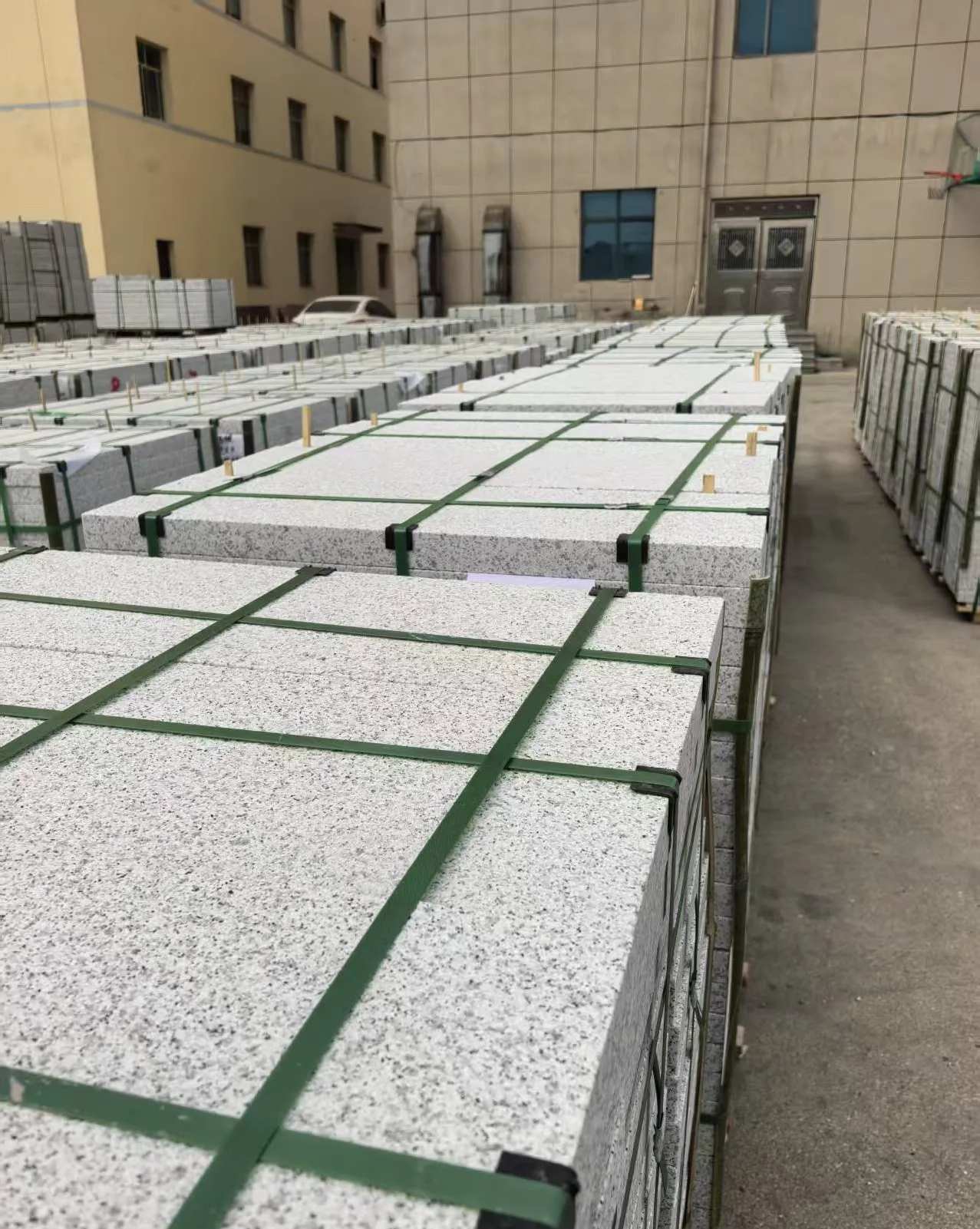 咸阳 白麻花岗岩5.0公分荔枝面地铺石