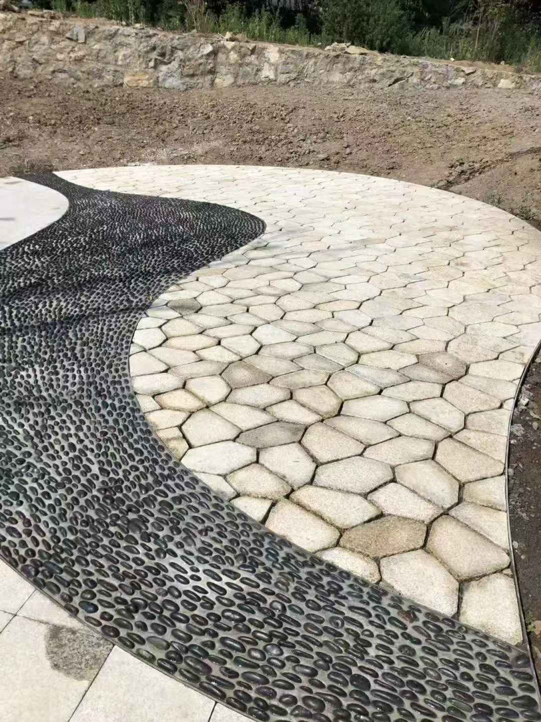 咸阳 黄金麻冰裂纹地铺石工地铺装案例