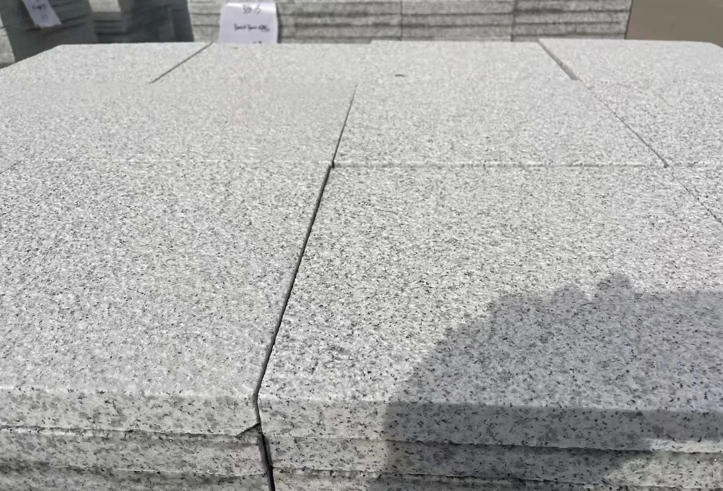 咸阳 白麻花岗岩石材推荐 荔枝面地铺石