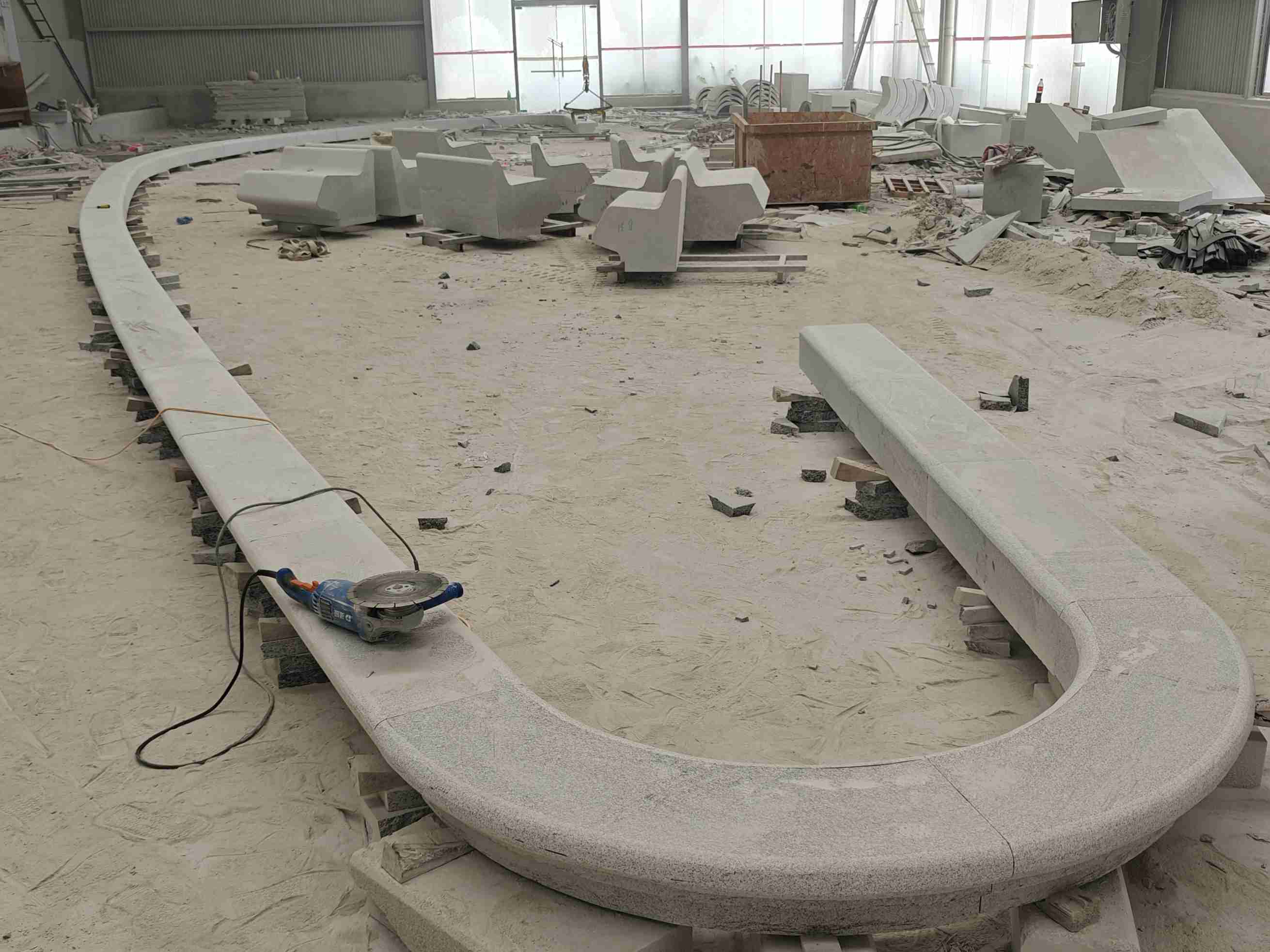 咸阳 芝麻白花岗岩弧形花坛石，坐凳石