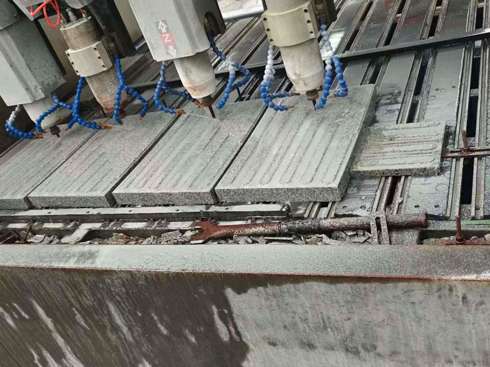 咸阳 芝麻白花岗岩荔枝面盲道雕刻