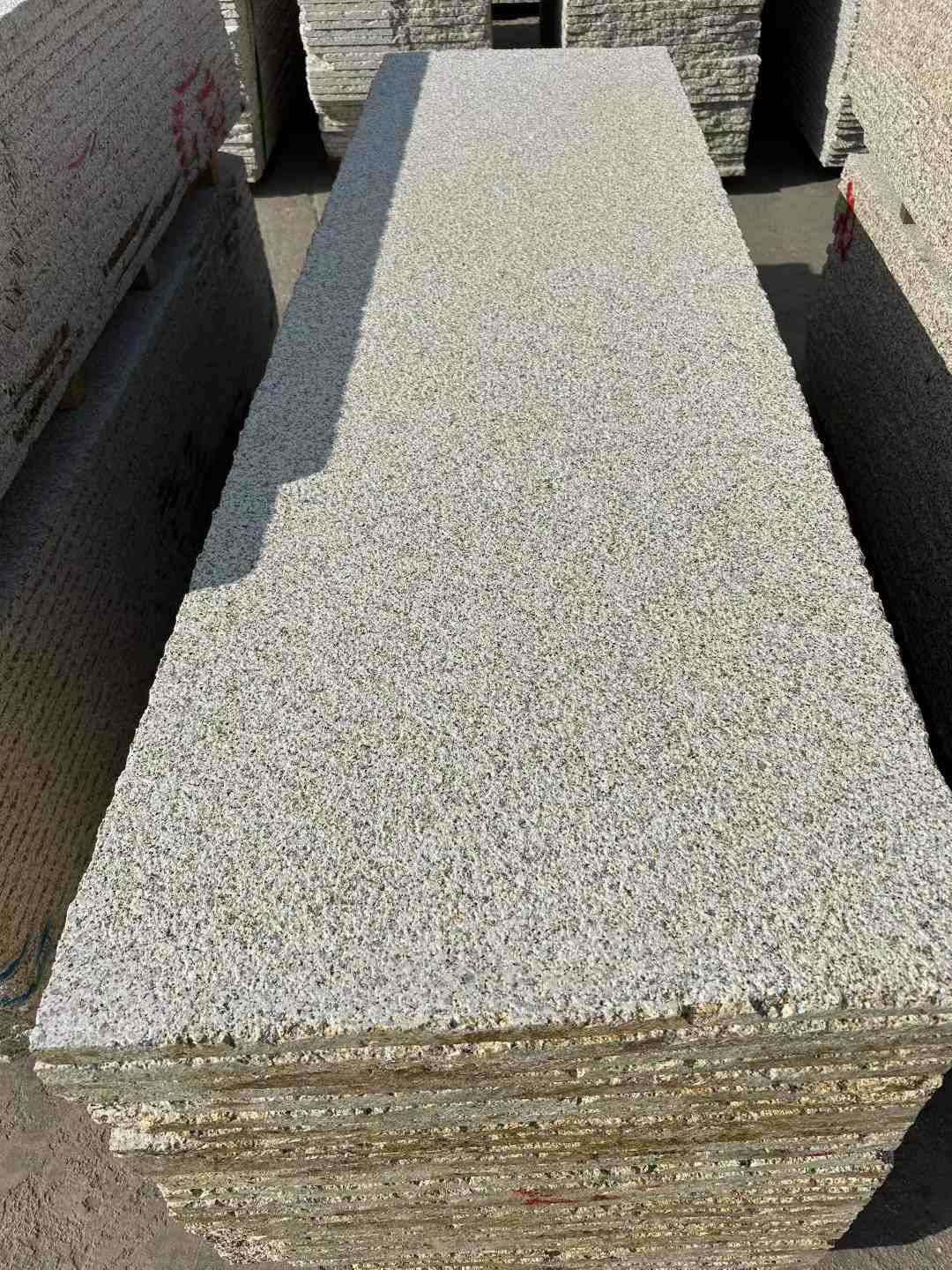 咸阳 黄金麻花岗岩荔枝面毛板，半成品