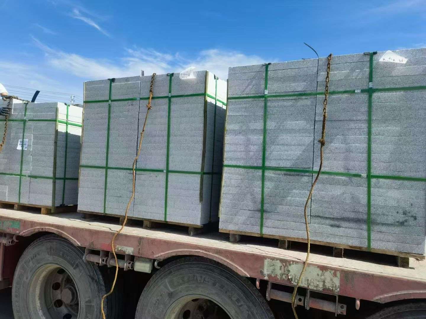 咸阳 芝麻白花岗岩地铺石装车日常