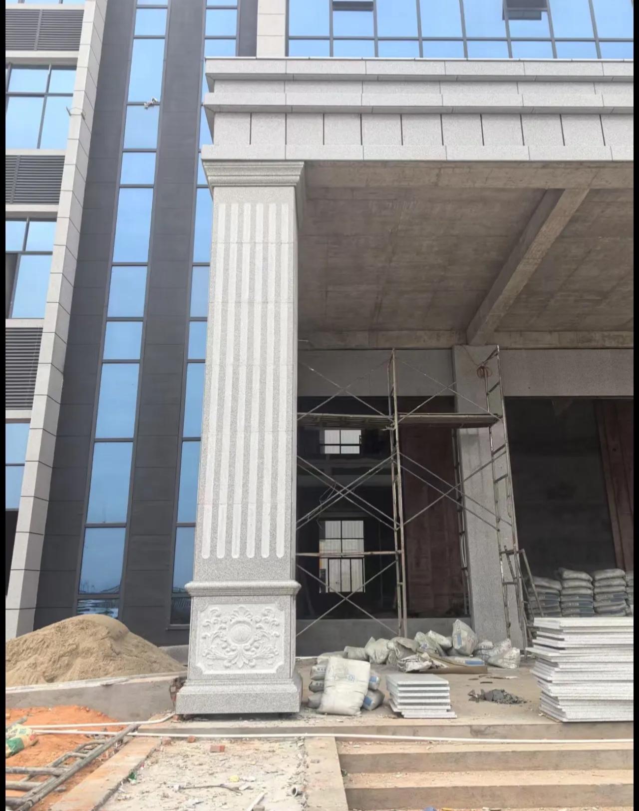 咸阳 芝麻白光面花岗岩门楼大柱（罗马柱）配雕花底座