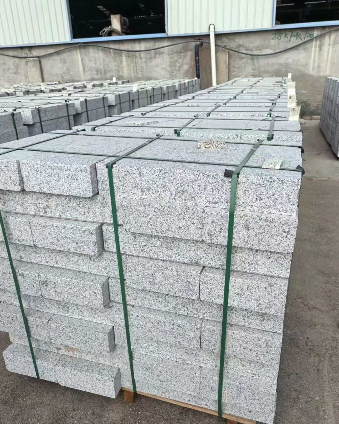 咸阳 白麻花岗岩路沿石，弧形路沿石，道牙石，马路牙子，界石，路缘石，平沿石，直岩石，平缘石等