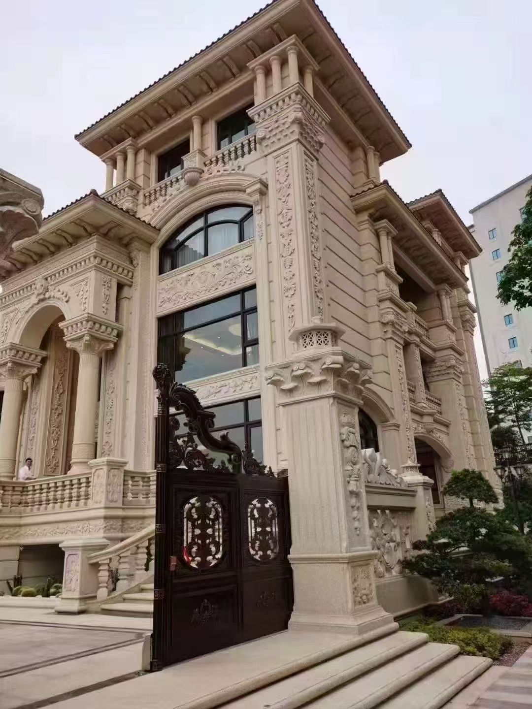 咸阳 黄金麻花岗岩别墅外墙干挂效果展示