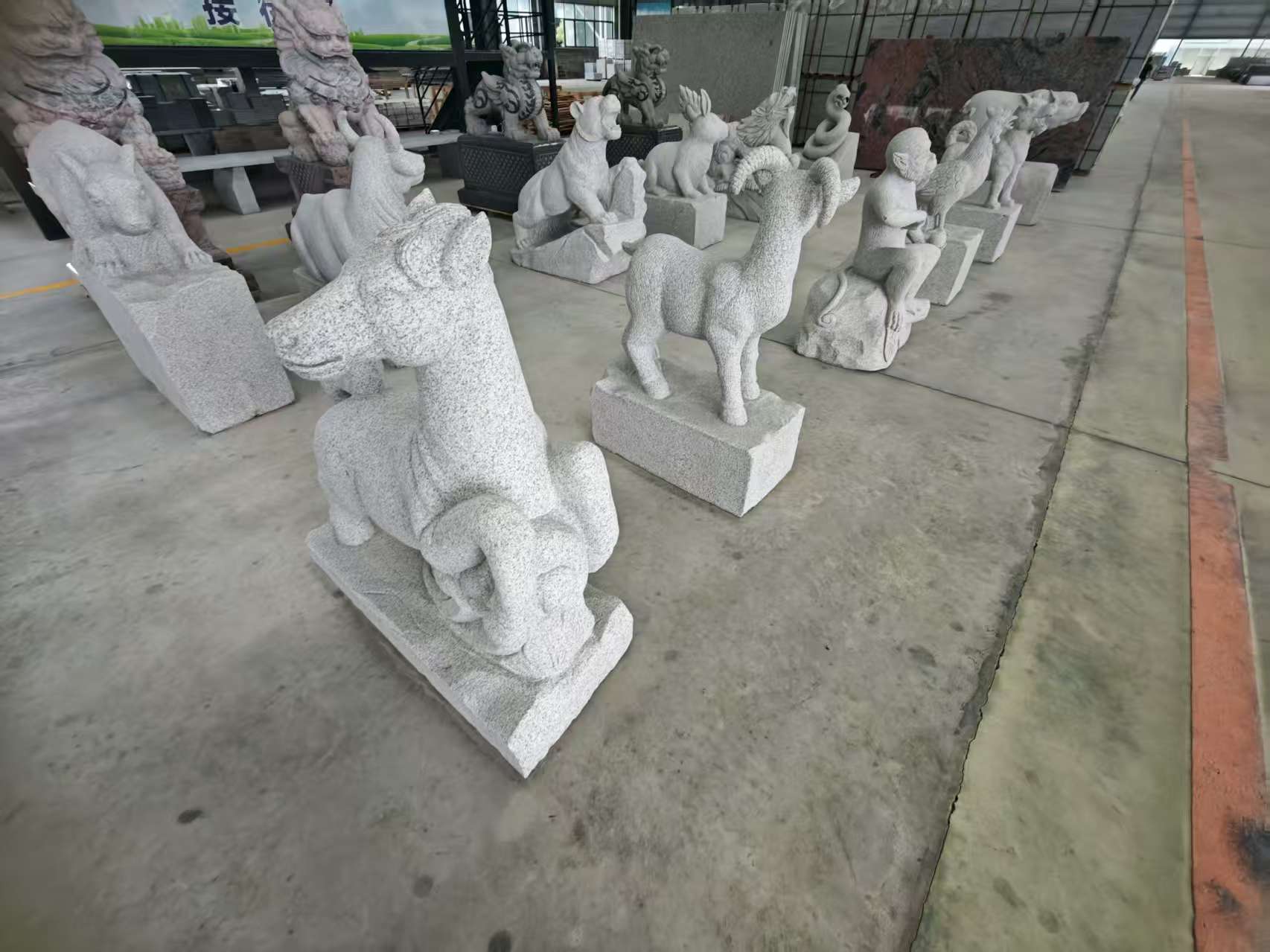 咸阳 芝麻白花岗岩造型立体雕刻——十二生肖