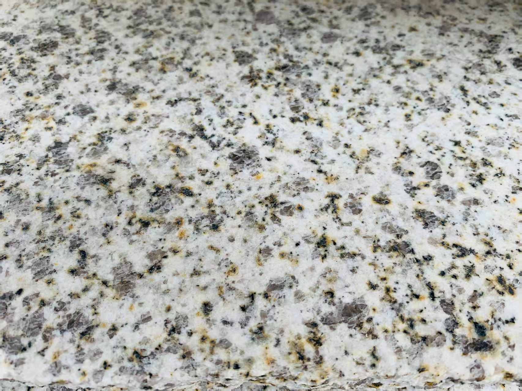 咸阳 黄金麻花岗岩石材浅黄光面