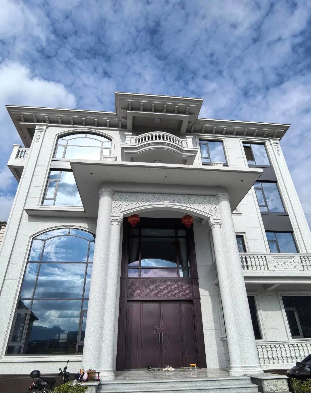 咸阳白麻别墅外墙干挂石材效果示例