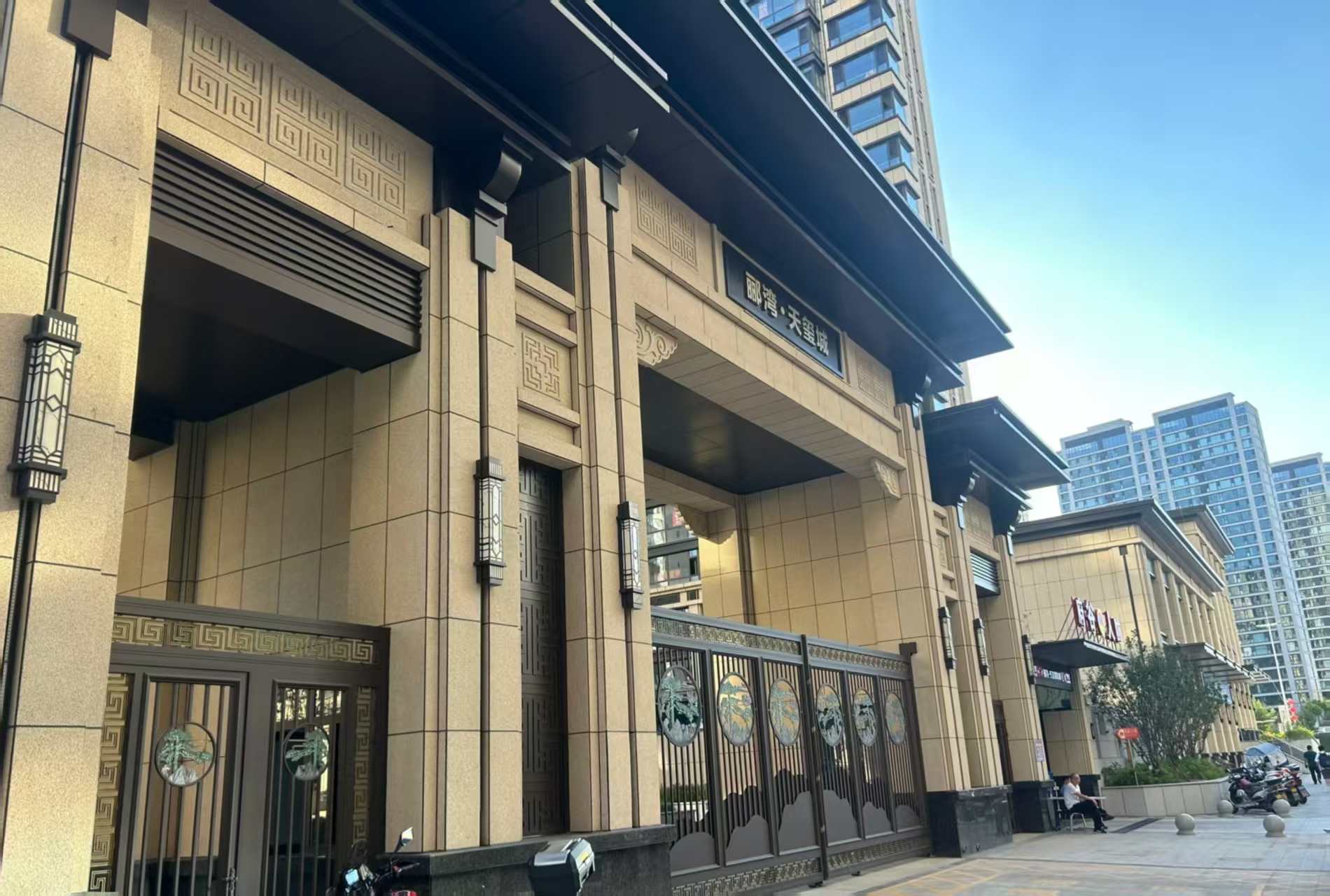 咸阳 黄金麻花岗岩荔枝面小区门楼外墙干挂