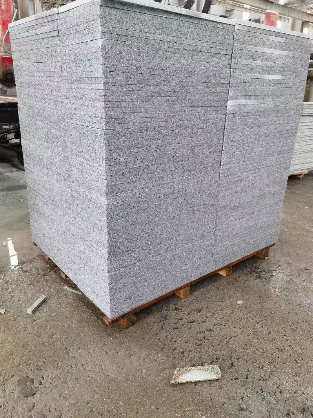 咸阳 芝麻白火烧面1.8厚300*600地铺石，尺寸标准，厚薄均匀