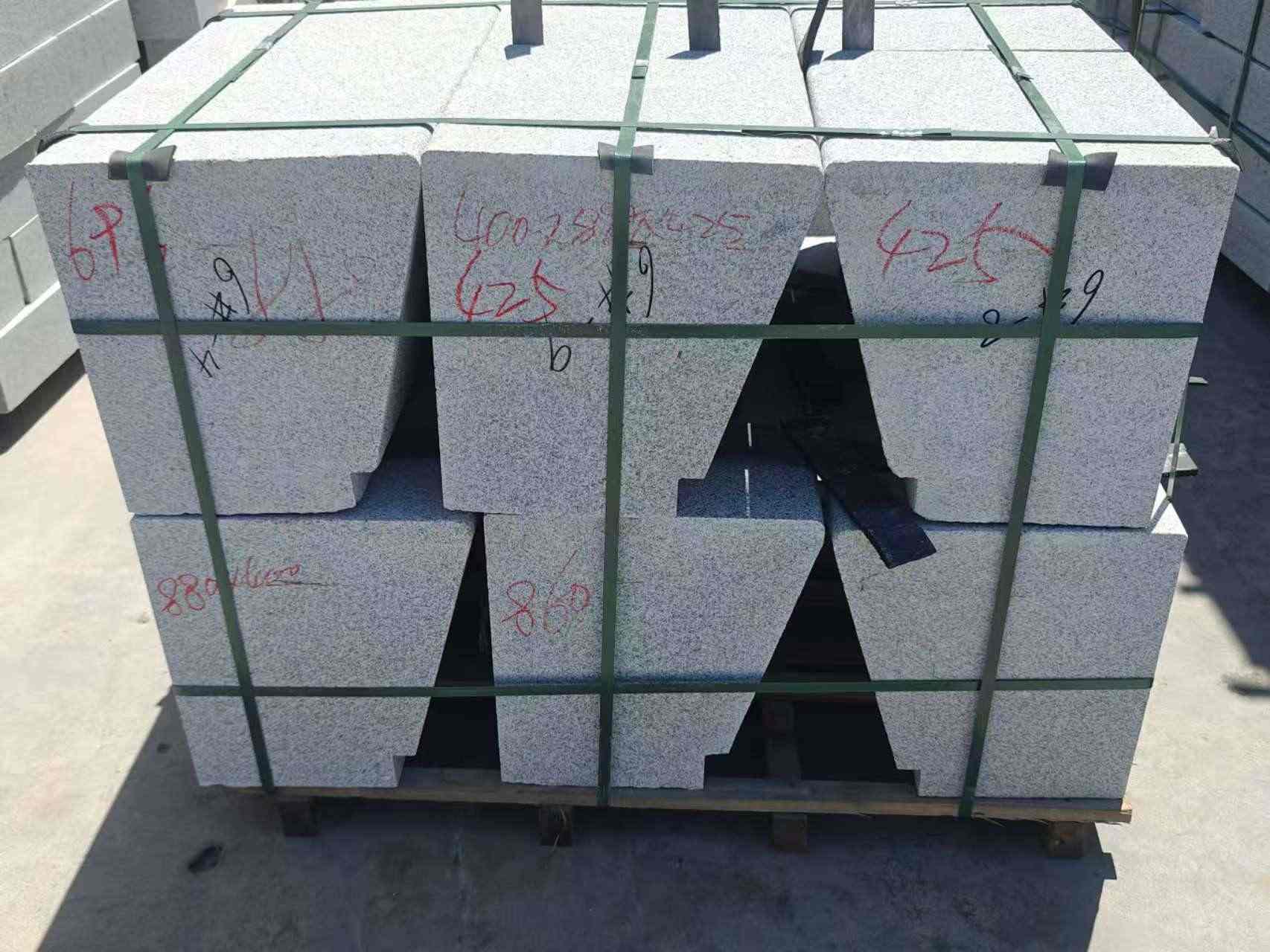 咸阳 芝麻白异形坐凳，石凳