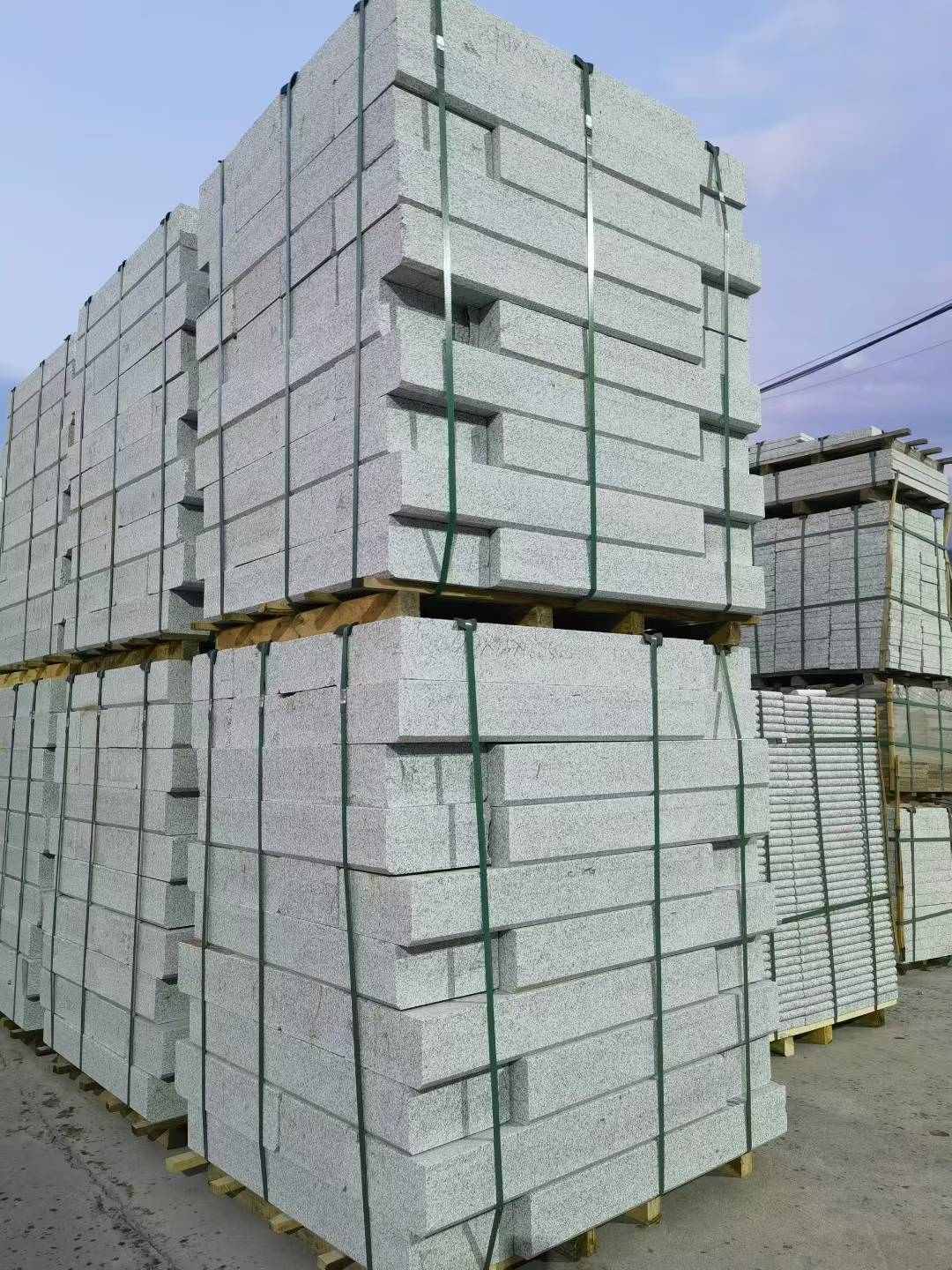 咸阳 芝麻白花岗岩路沿石，路缘石，路肩石，道牙，立缘石，马路牙子，街沿石，侧石等