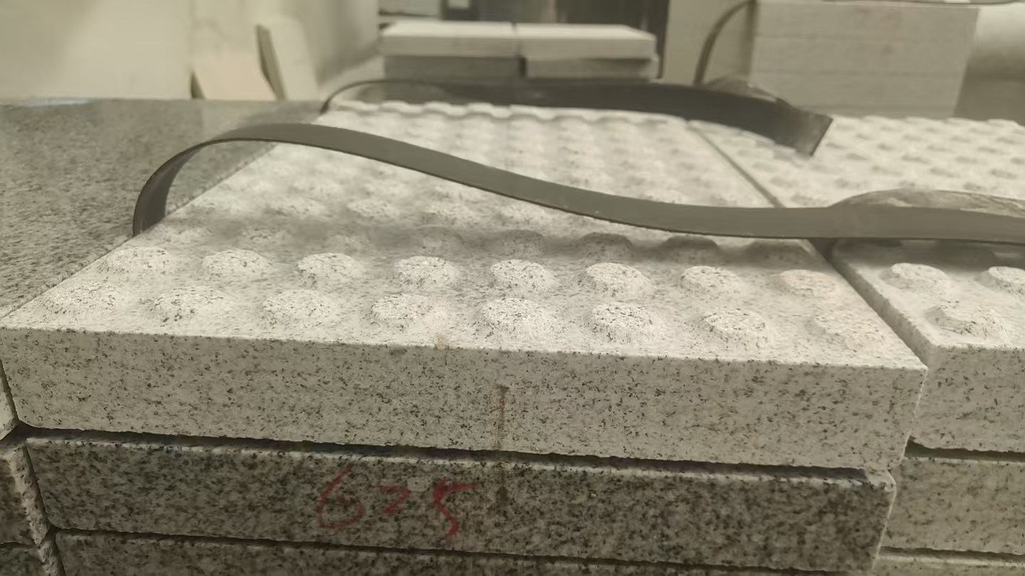 咸阳 芝麻白花岗岩6.0公分荔枝面五轴加工雕刻盲点