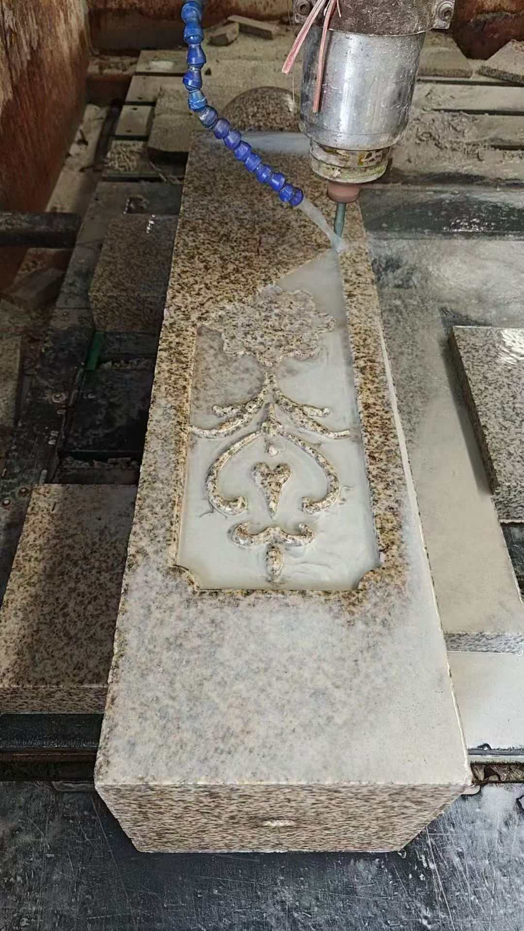 咸阳 黄金麻花岗岩异形加工雕刻栏杆大柱