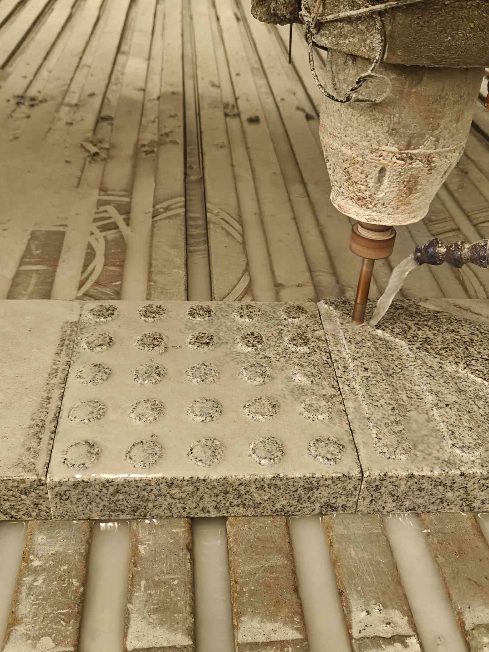 咸阳 芝麻白花岗岩石材盲人石、盲道石、盲点石