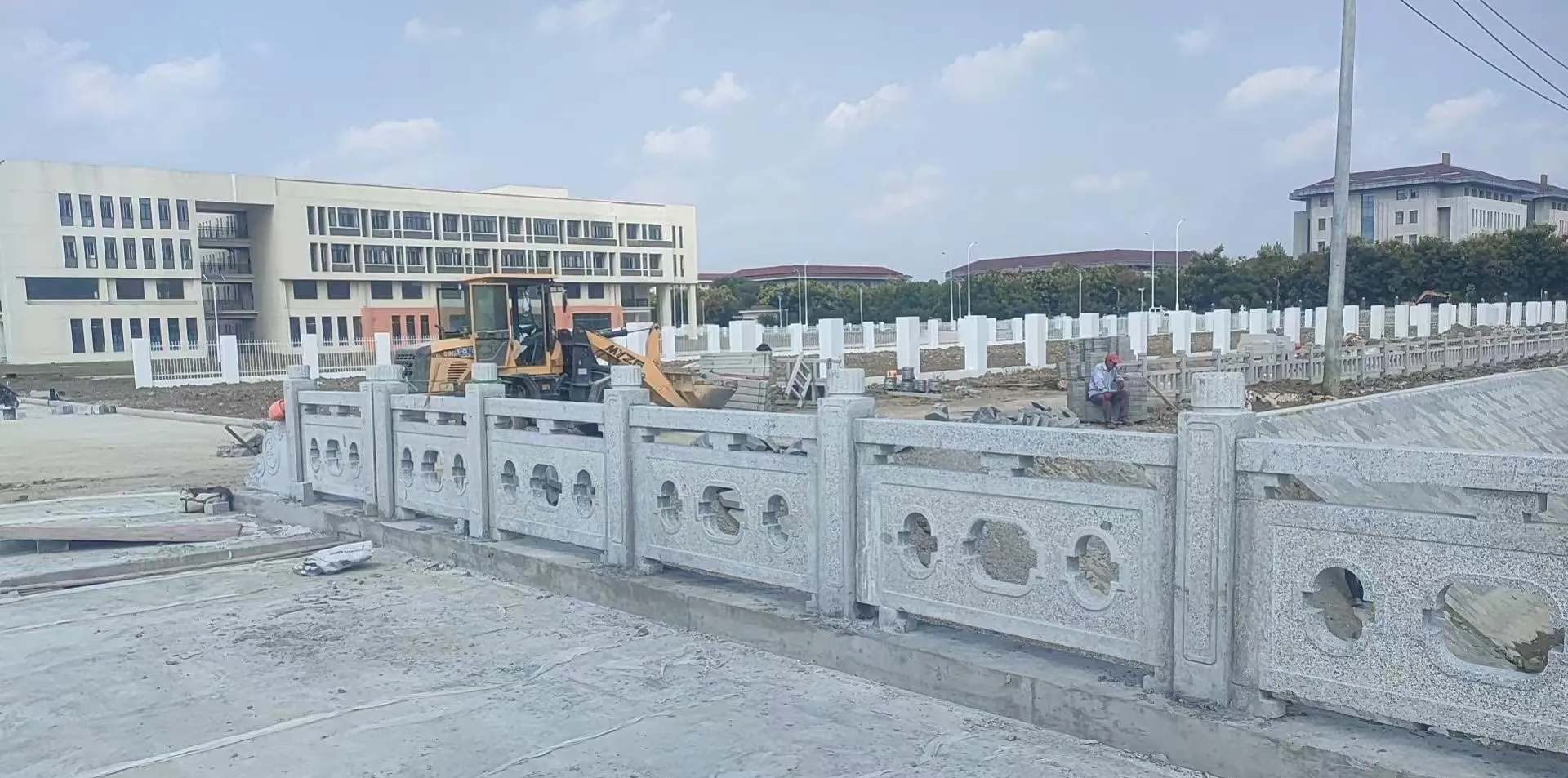 咸阳 白麻花岗岩荔枝面河道栏杆