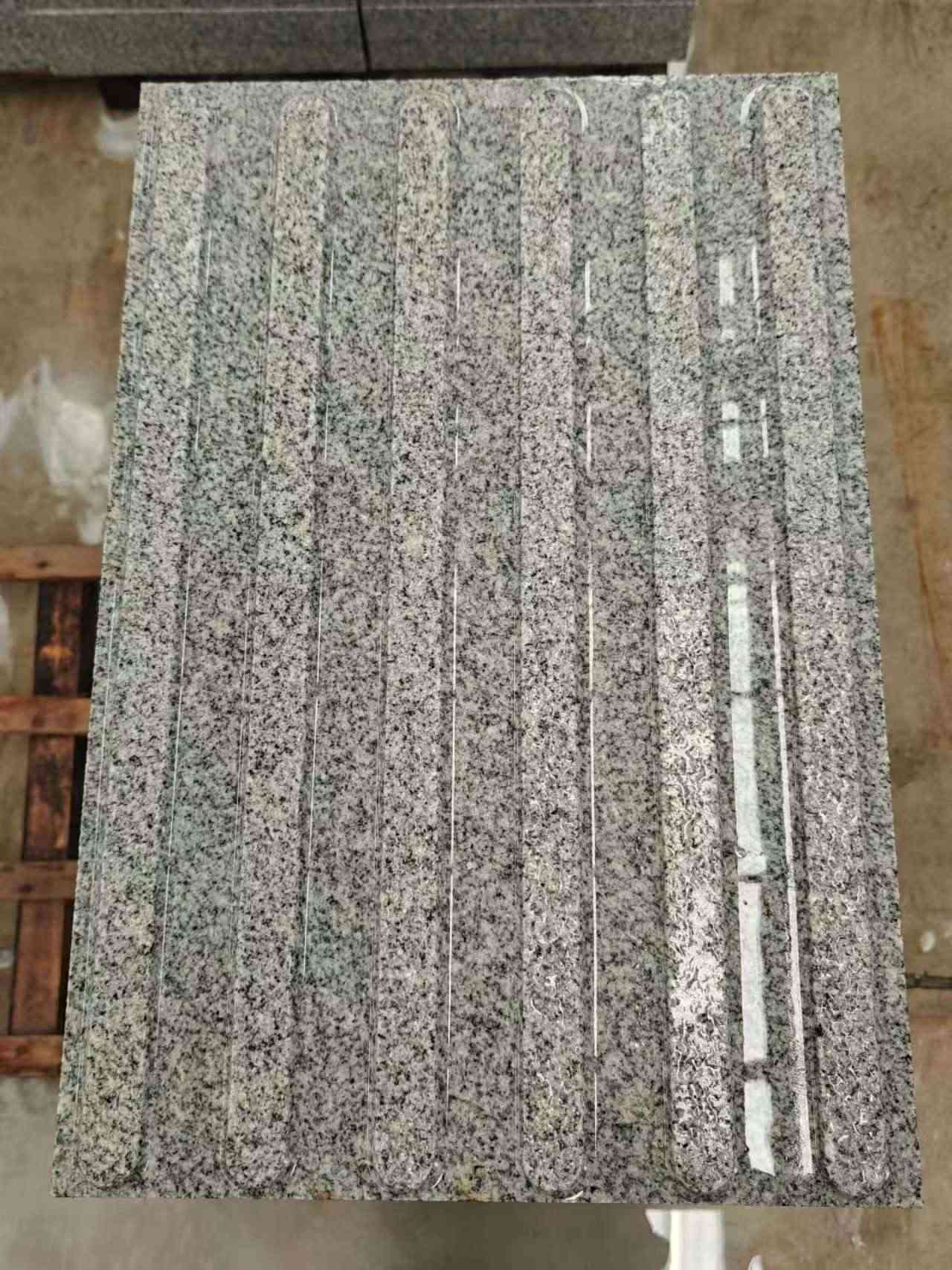 咸阳 芝麻白花岗岩荔枝面雕刻盲道，盲条