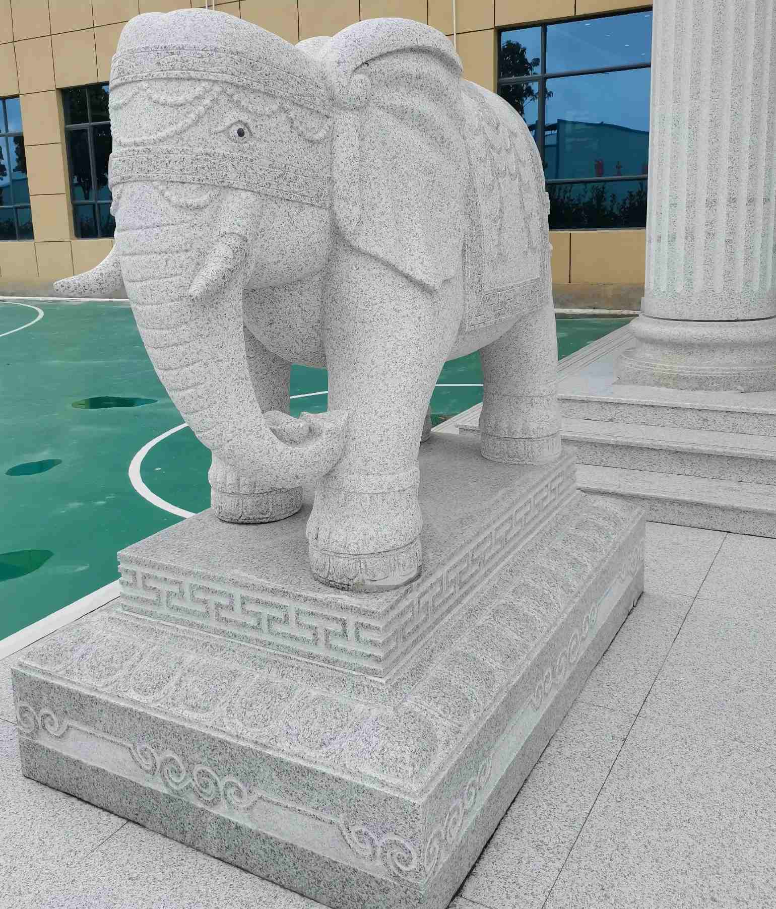 咸阳 白麻花岗岩动物异形石雕-大象