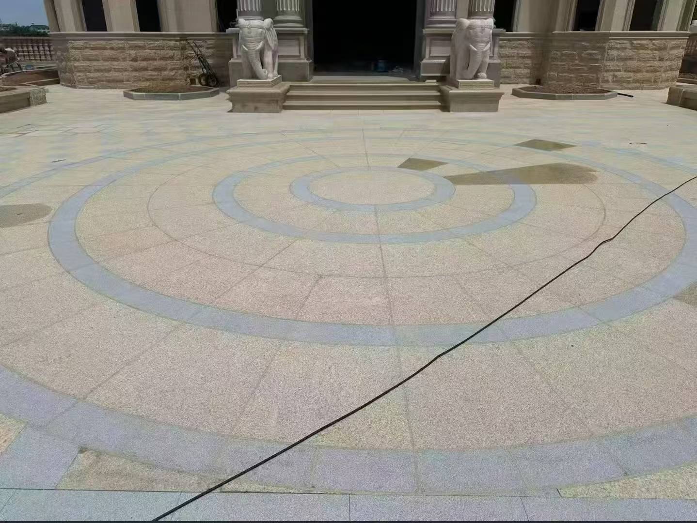 咸阳 黄金麻芝麻灰花岗岩石材地铺拼接效果